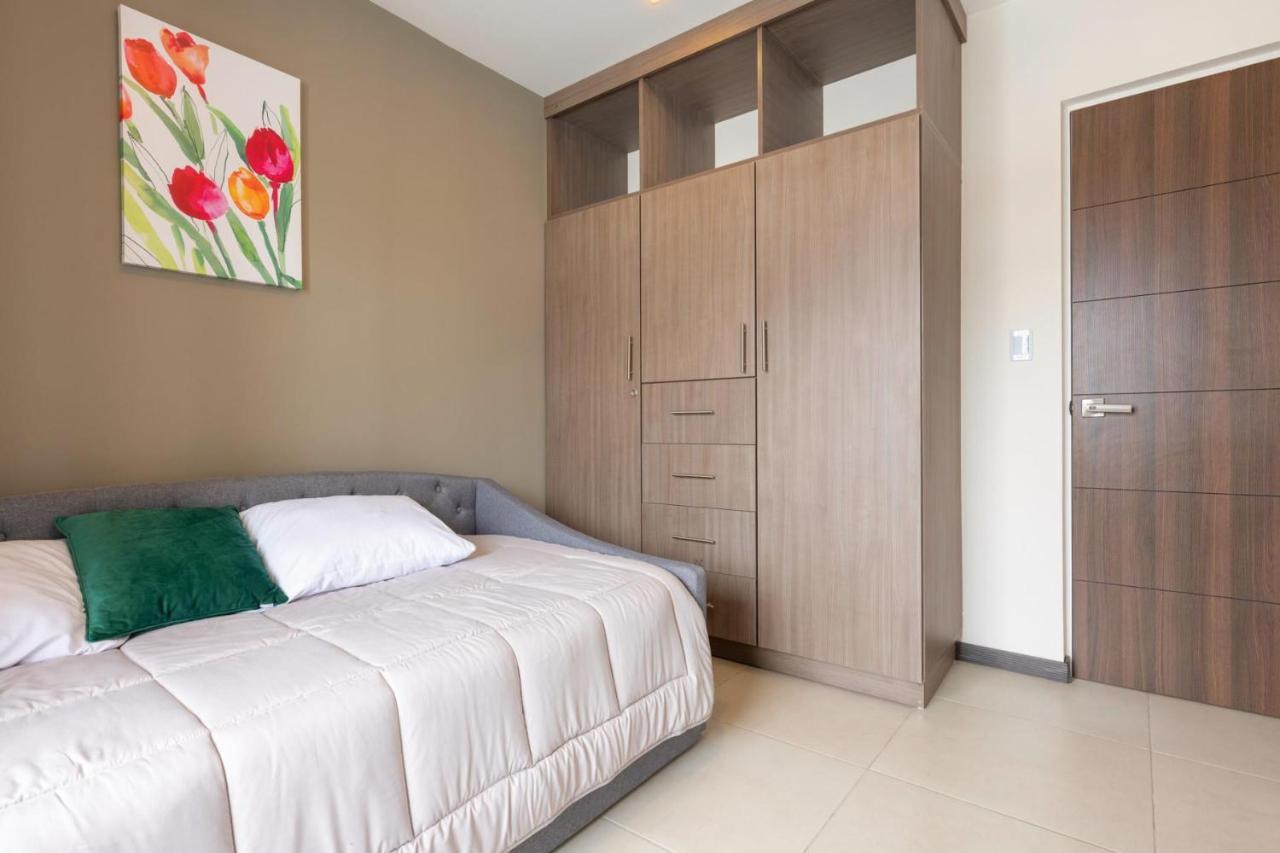 Boulevard Park Apto #27 - 2Bdrm - Selena Segura เอเรเดีย ภายนอก รูปภาพ