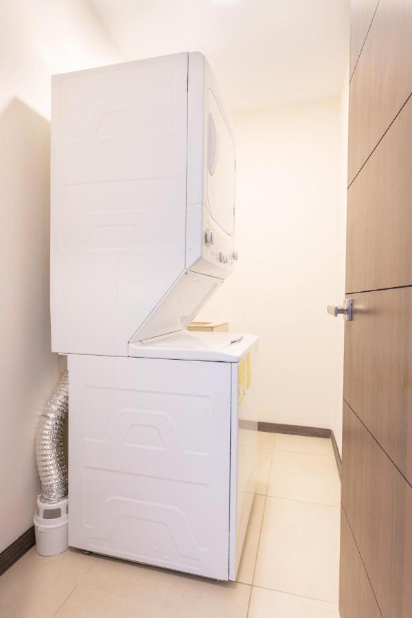 Boulevard Park Apto #27 - 2Bdrm - Selena Segura เอเรเดีย ภายนอก รูปภาพ